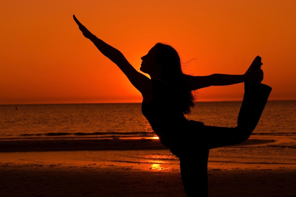 yoga_beach-sunset